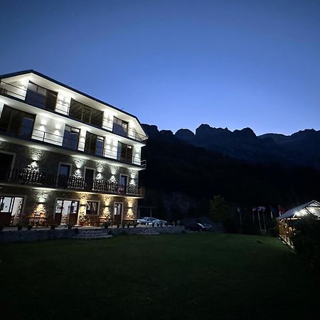 Bed and Breakfast Vellezrit Guri Theth Esterno foto