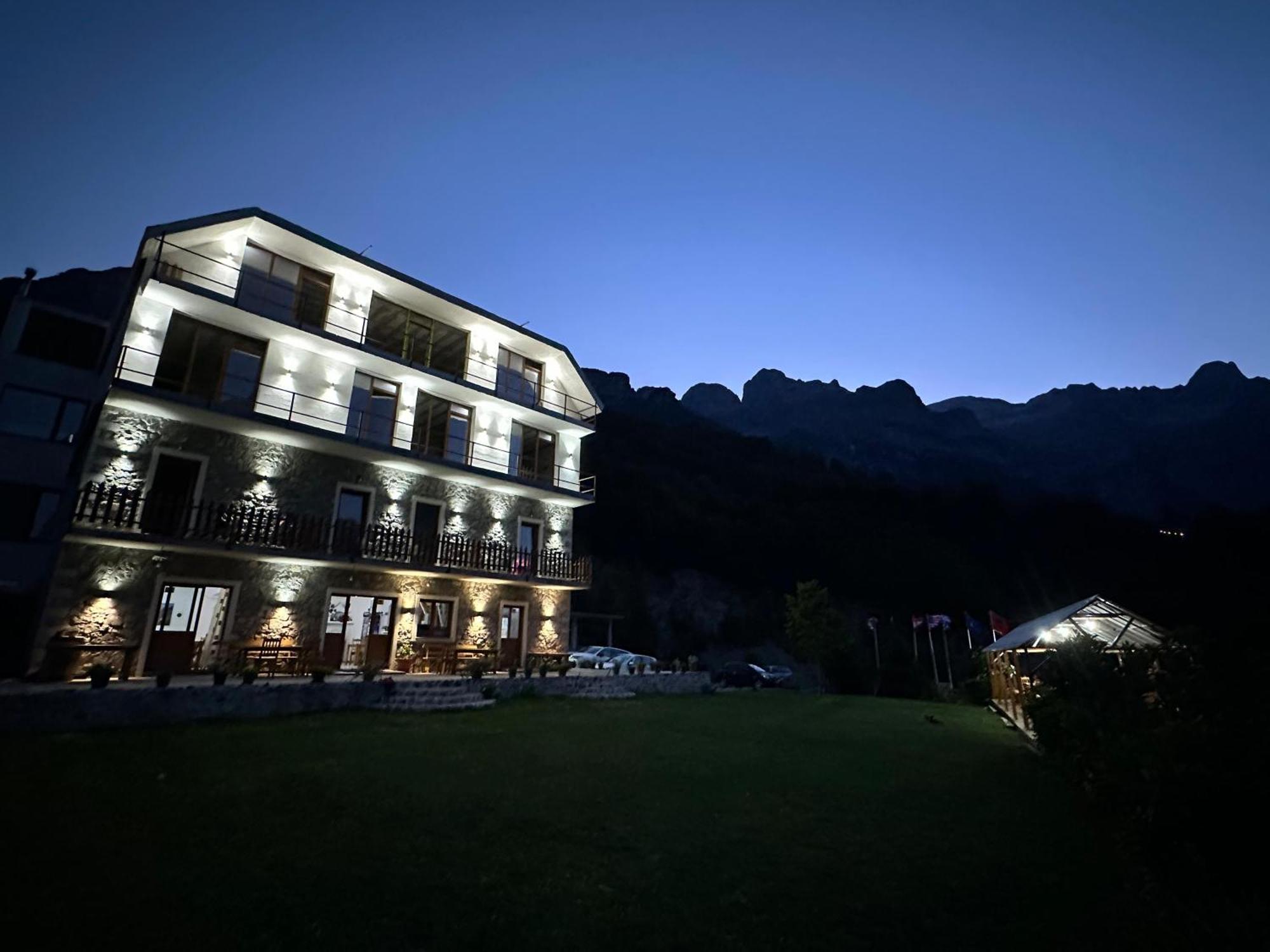 Bed and Breakfast Vellezrit Guri Theth Esterno foto