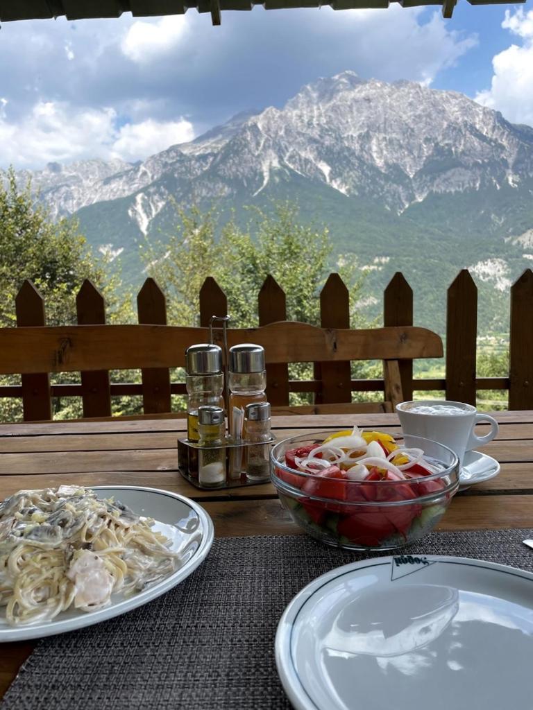 Bed and Breakfast Vellezrit Guri Theth Esterno foto