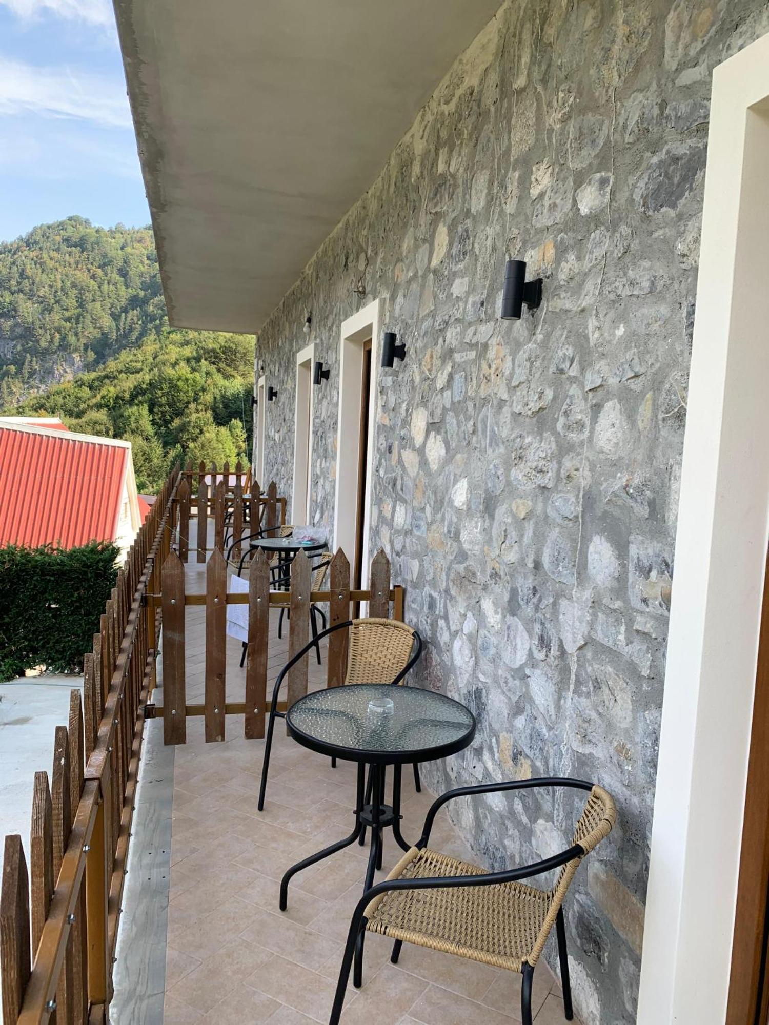 Bed and Breakfast Vellezrit Guri Theth Esterno foto