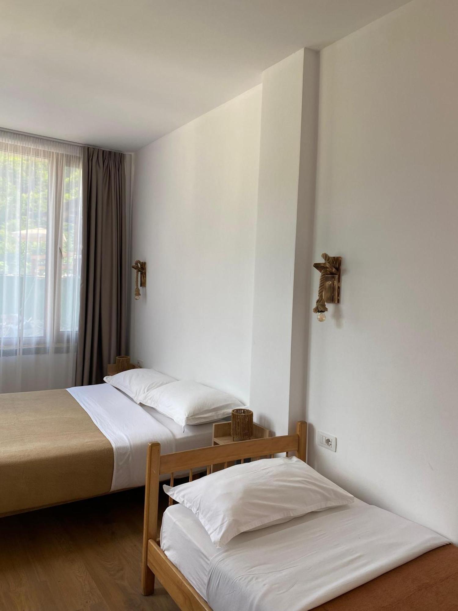 Bed and Breakfast Vellezrit Guri Theth Esterno foto